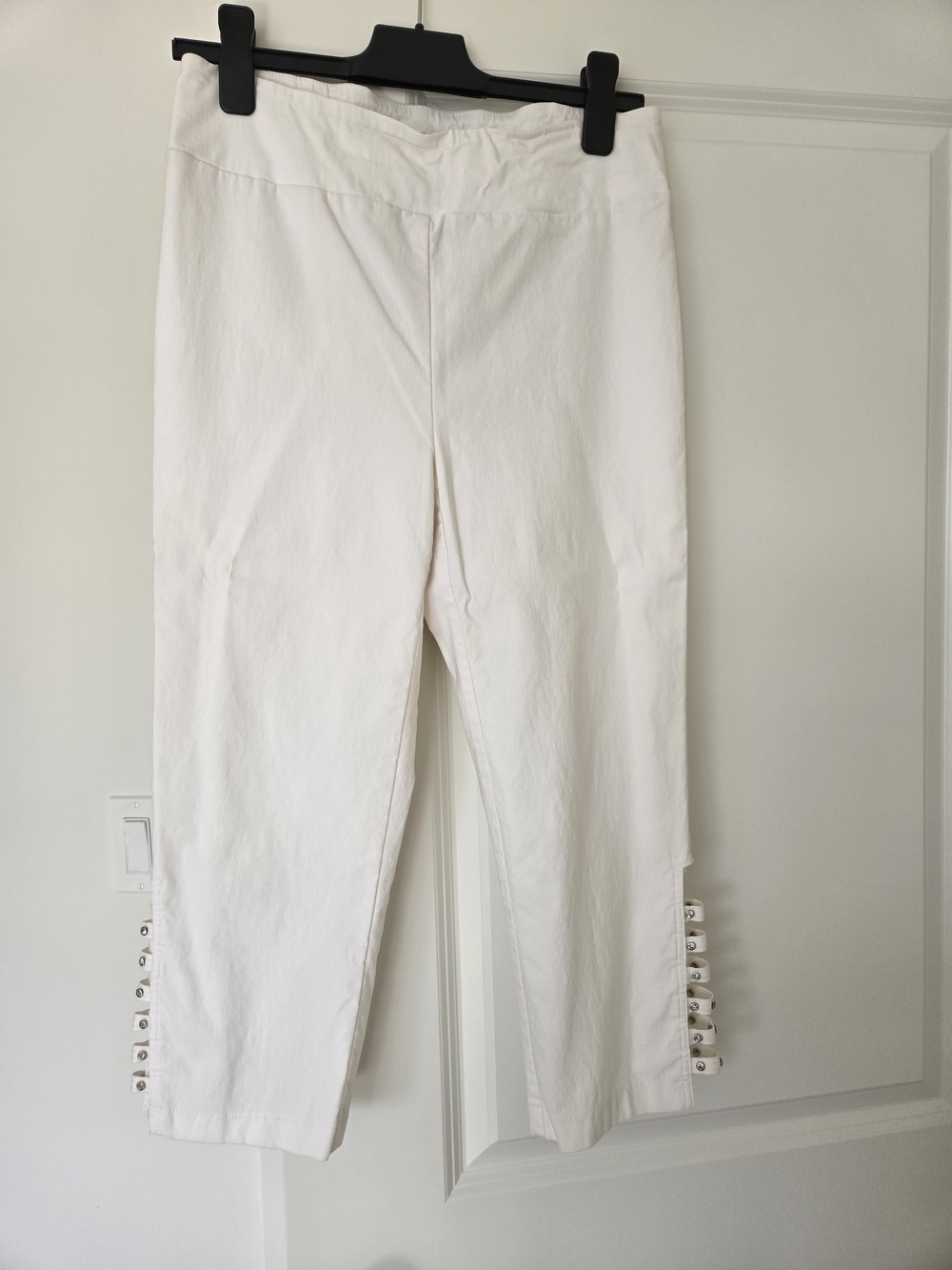 White Cropped Button-Detail Pants - Picture 5 of 7